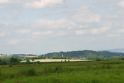 Ein Bild, das meine Heimat charakterisiert. Dauernheim, eingebettet zwischen Nachtweid, Giebelwand, Faulen Berg und Altenburg.